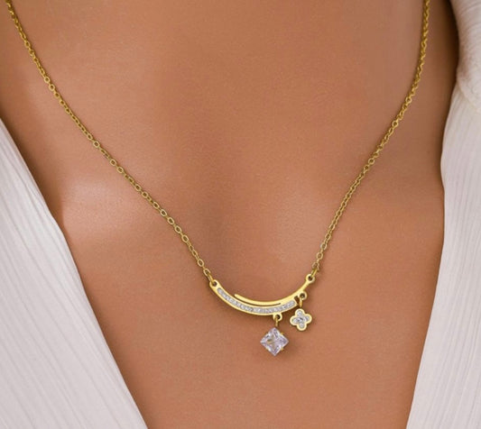 Collier pendentif doré en acier inoxydable 316L – Élégance et durabilité